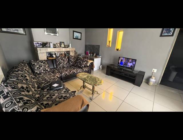 3 BEDROOM HOUSE FOR SALE IN ROODEPOORT CENTRAL